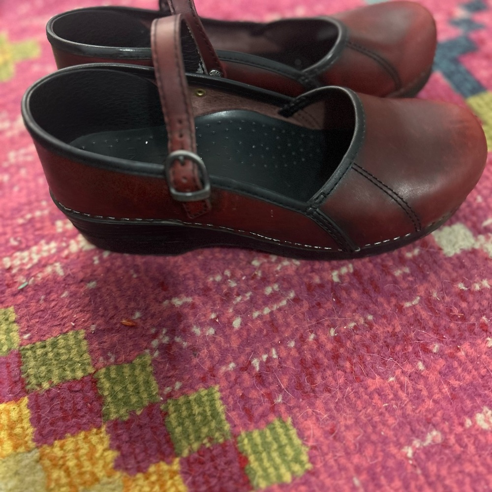 Dansko Burgundy Mary Jane Shoes 9 GUC